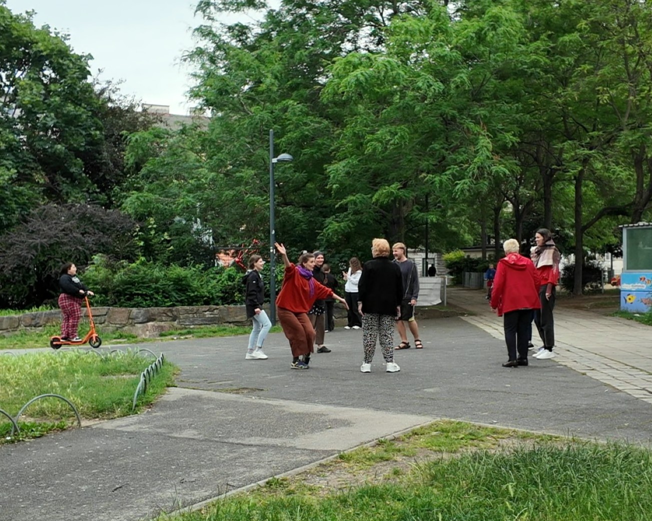 Begegnung durch Bewegung - Vogelweidpark 